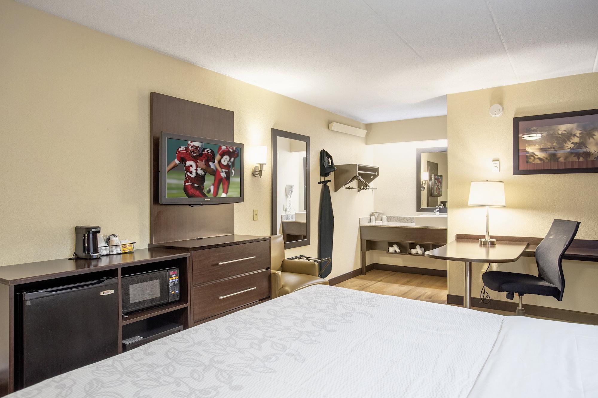 Red Roof Inn Plus+ Washington Dc - Александрия Экстерьер фото