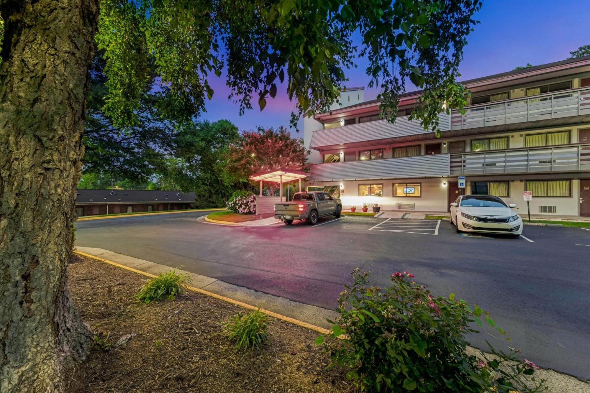 Red Roof Inn Plus+ Washington Dc - Александрия Экстерьер фото